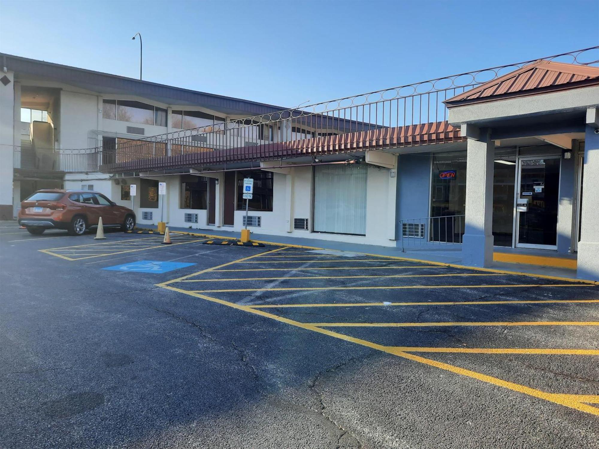 Americas Best Value Inn Moline Exterior photo